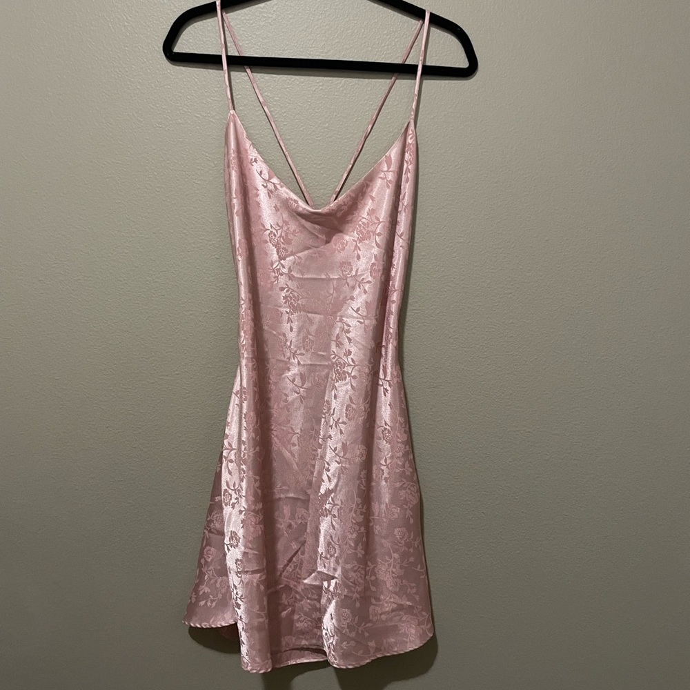 ✨VICTORIA’S SECRET✨ Backless Slip